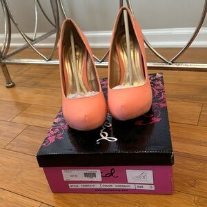 Cupid salmon nubuck pumps